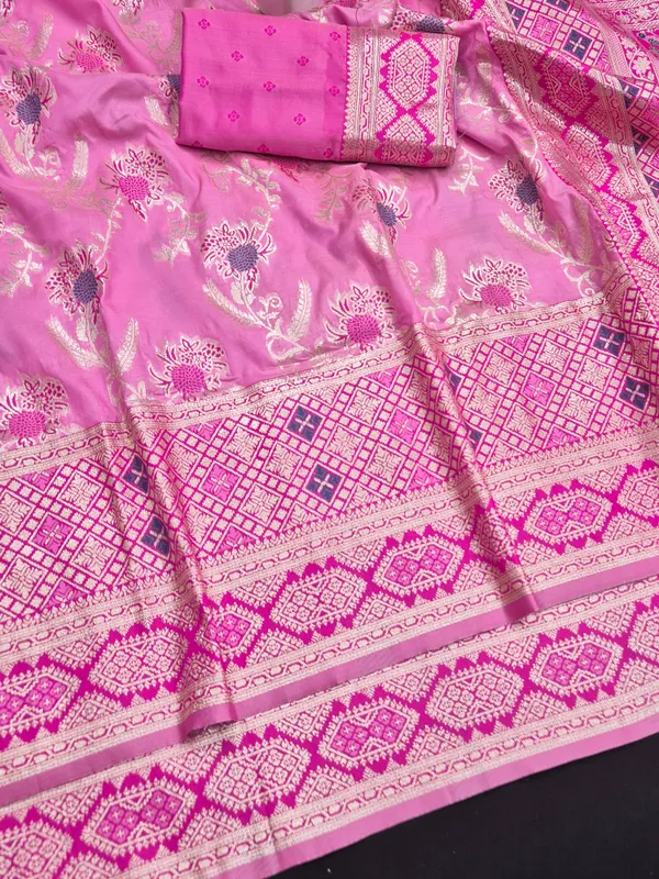 Pink_Printed_Traditional_Saree_for_Women