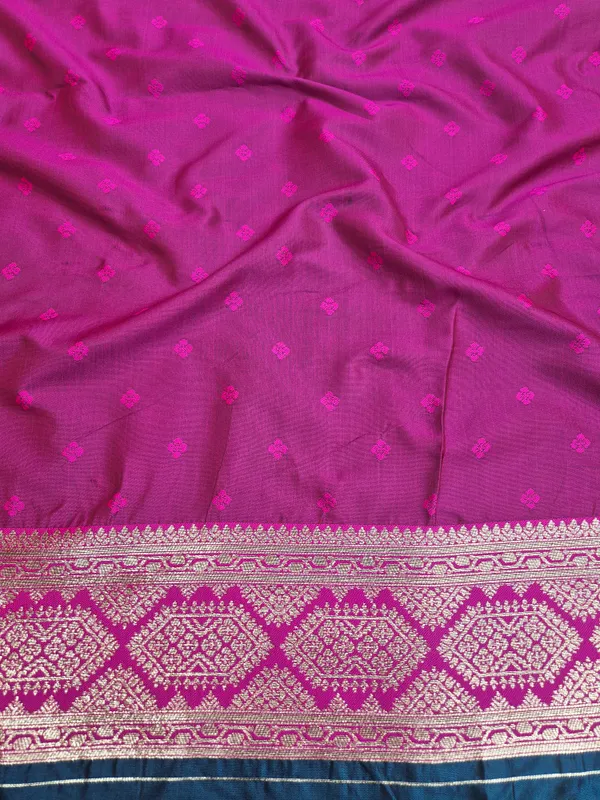 Navy_Floral_Patterned_Saree_for_Women
