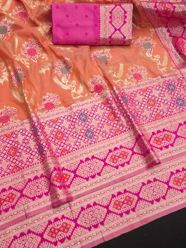 Peach_Floral_Motif_Saree_for_Women