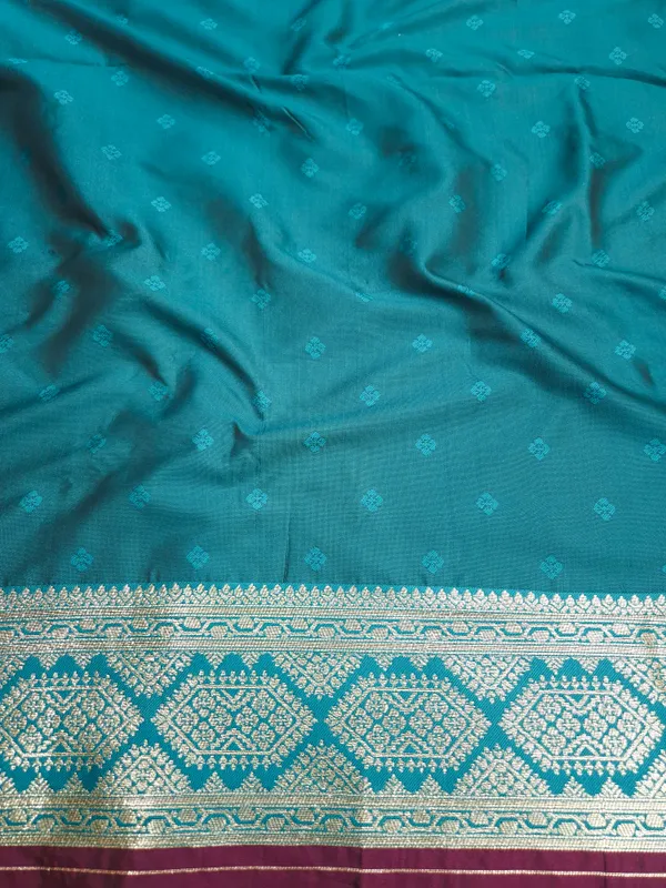 Burgundy_Printed_Saree_With_Blouse_Piece_for_Women