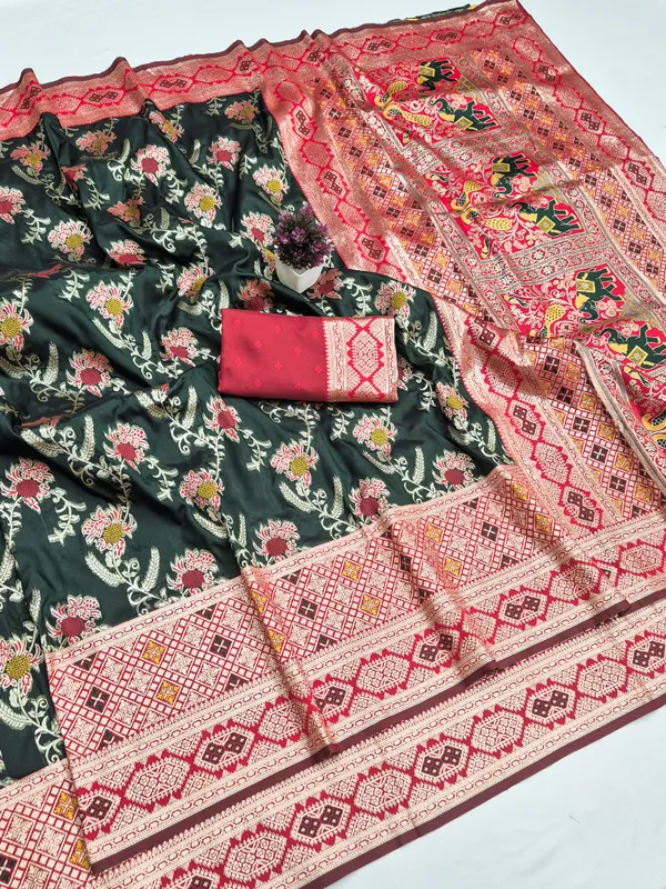 Black_Floral_Print_Saree_for_Women