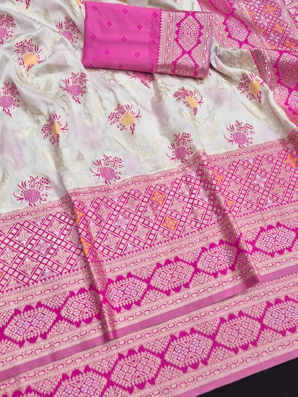 Cream_And_Pink_Printed_Saree_for_Women