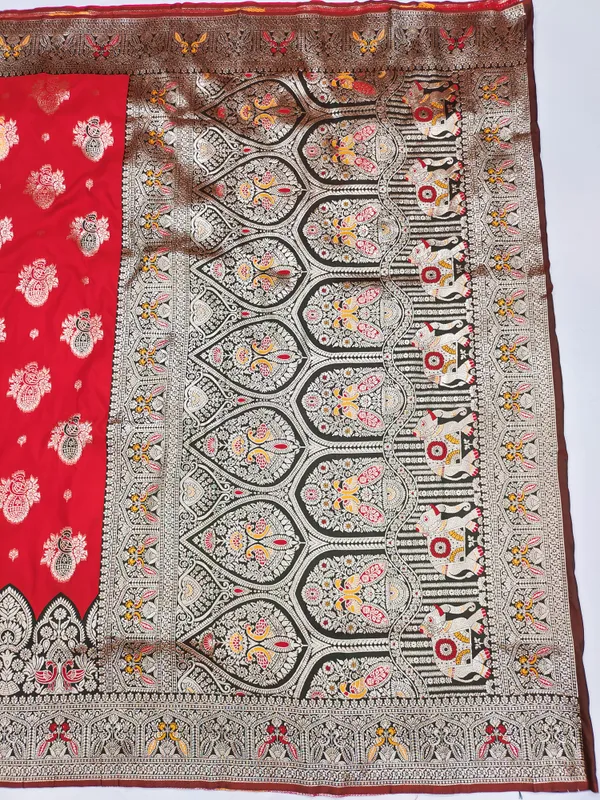 Red_And_Green_Banarasi_Silk_Saree_And_Unstitched_Blouse_For_Women