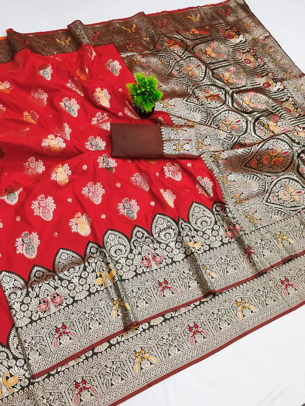 Red_And_Green_Banarasi_Silk_Saree_And_Unstitched_Blouse_For_Women