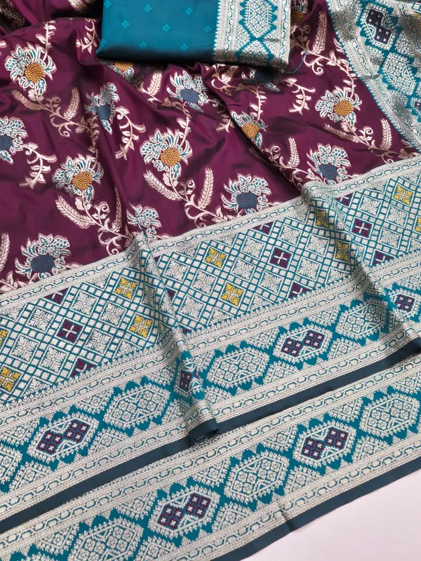 Burgundy_Printed_Saree_With_Blouse_Piece_for_Women