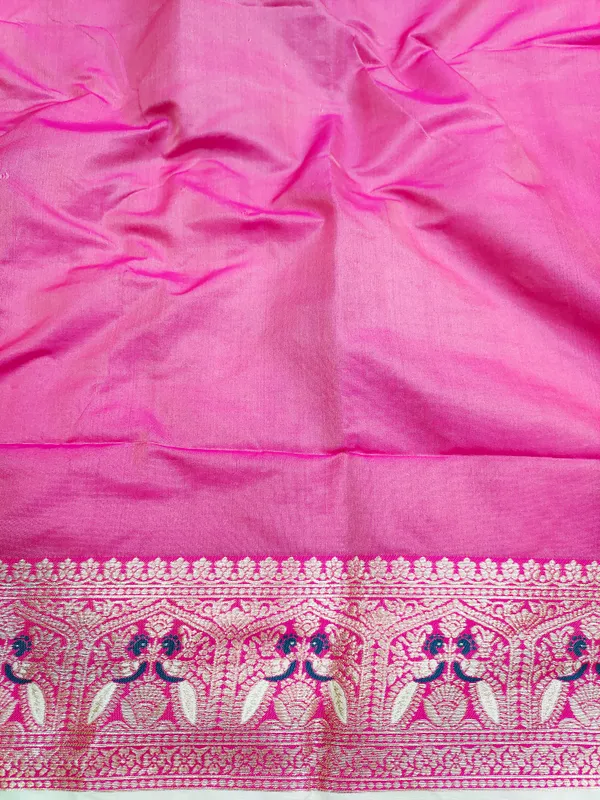 Cream_And_Pink_Banarasi_Silk_Saree_And_Unstitched_Blouse_For_Women