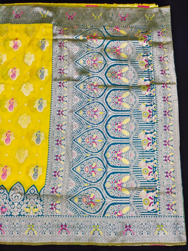 Yellow_And_Green_Banarasi_Silk_Saree_And_Unstitched_Blouse_For_Women