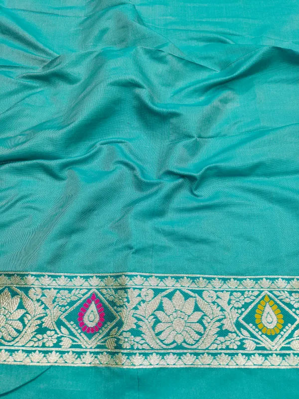 Rama_Banarasi_Silk_Saree_And_Unstitched_Blouse_For_Women