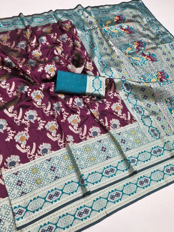 Burgundy_Printed_Saree_With_Blouse_Piece_for_Women