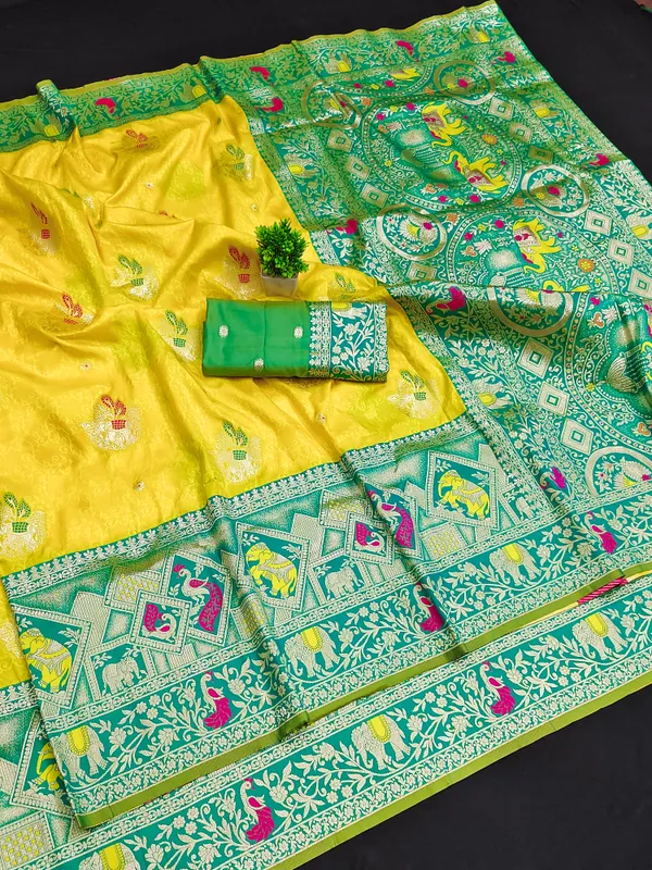 Yellow_Traditional_Woven_Saree_for_Women