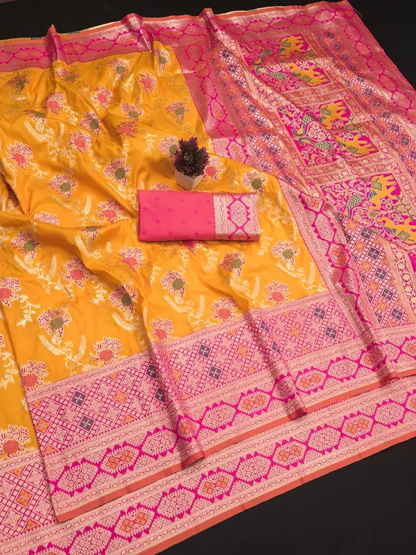 Yellow_Printed_Saree_for_Women