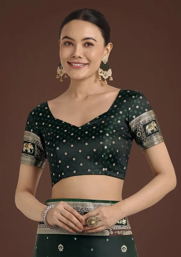 Elegant_Dark_Green_Saree_with_Designer_Border