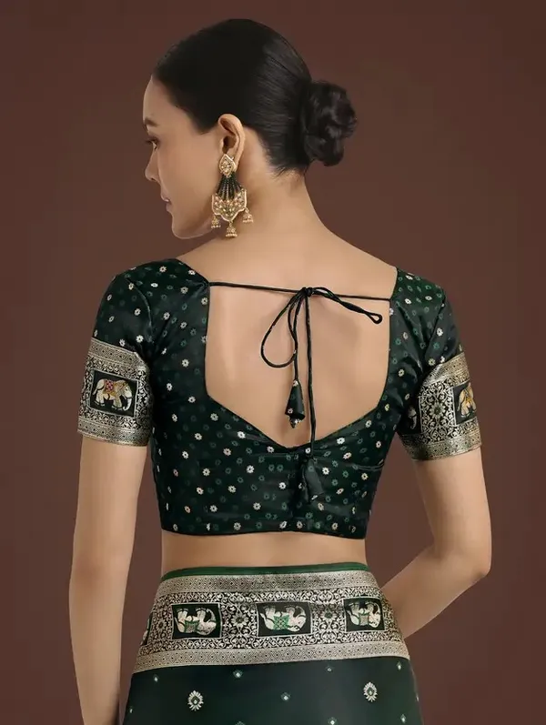 Elegant_Dark_Green_Saree_with_Designer_Border