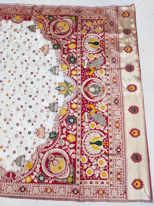 Maroon_Banarasi_Silk_Saree_And_Unstitched_Blouse_For_Women