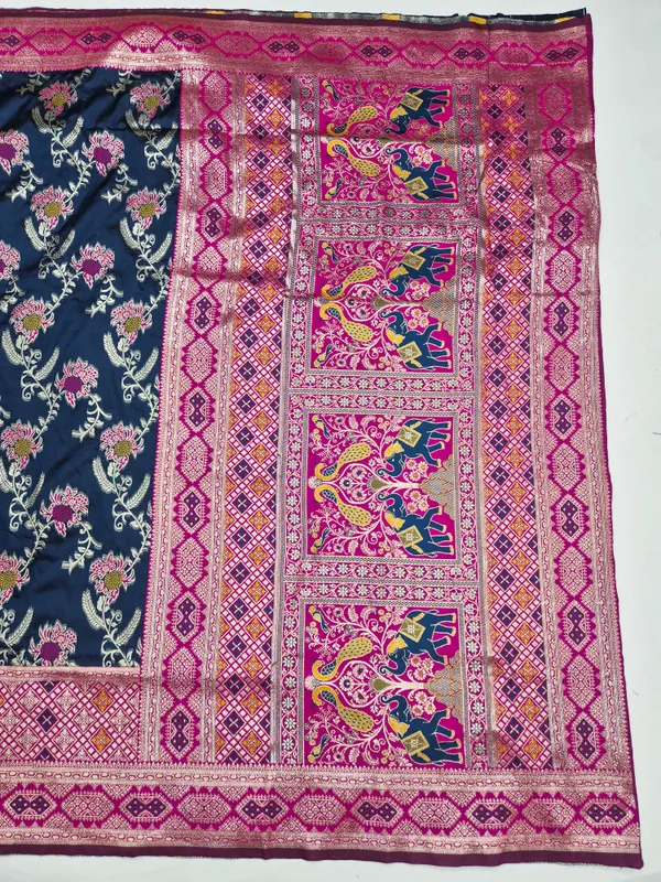 Navy_Floral_Patterned_Saree_for_Women