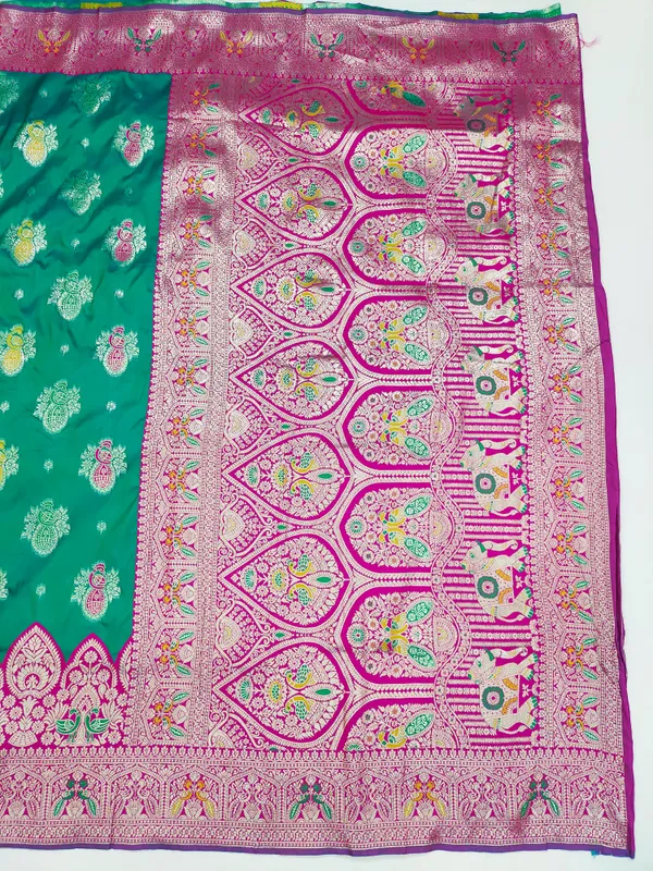 Green_And_Rani_Banarasi_Silk_Saree_And_Unstitched_Blouse_For_Women