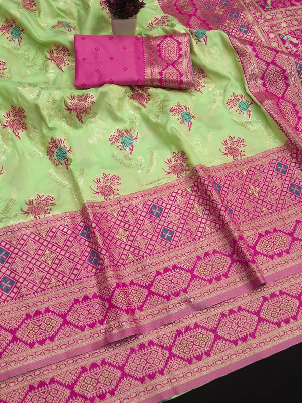 Green_Printed_Saree_for_Women