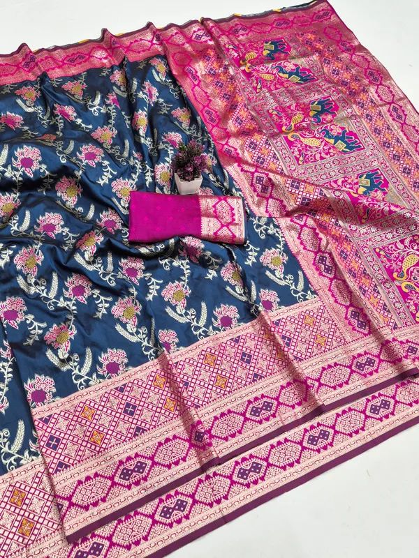 Navy_Floral_Patterned_Saree_for_Women