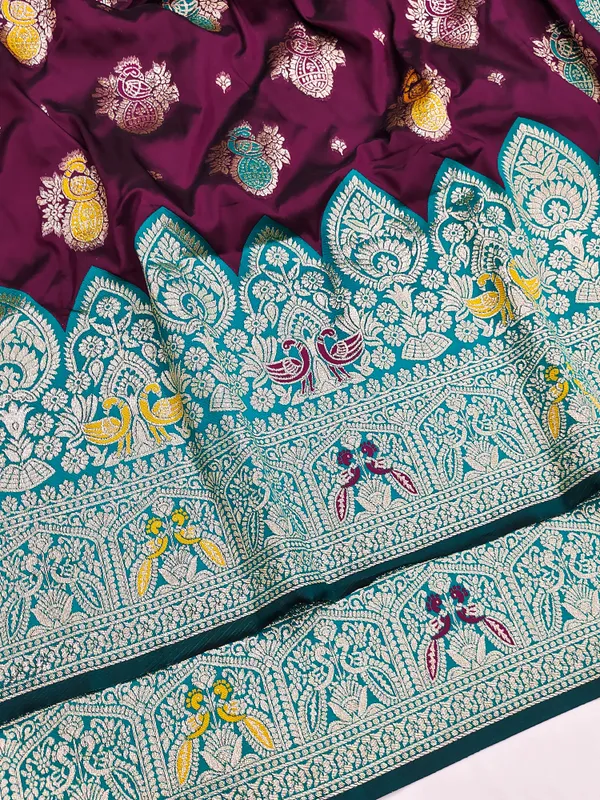 Magenta_And_Rama_Banarasi_Silk_Saree_And_Unstitched_Blouse_For_Women