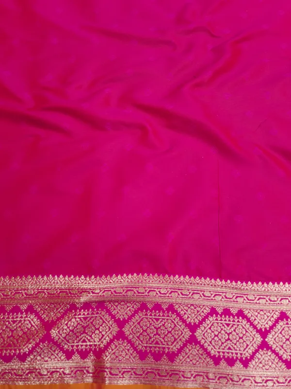 Orange_Floral_Print_Saree_With_Pink_Pallu_for_Women