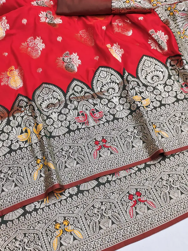 Red_And_Green_Banarasi_Silk_Saree_And_Unstitched_Blouse_For_Women