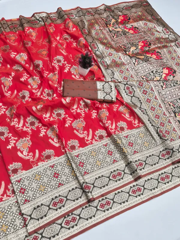 Red_Printed_Saree_for_Women