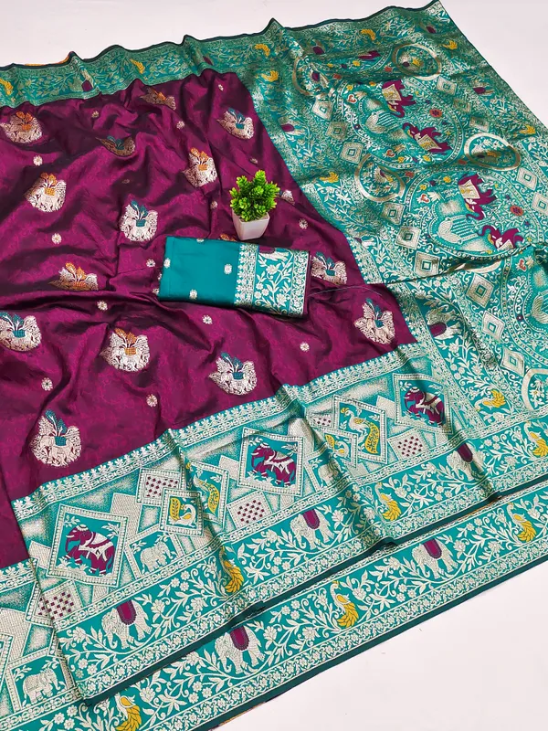 Magenta_Woven_Traditional_Saree_for_Women