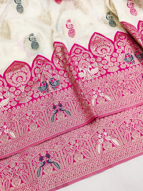 Cream_And_Pink_Banarasi_Silk_Saree_And_Unstitched_Blouse_For_Women