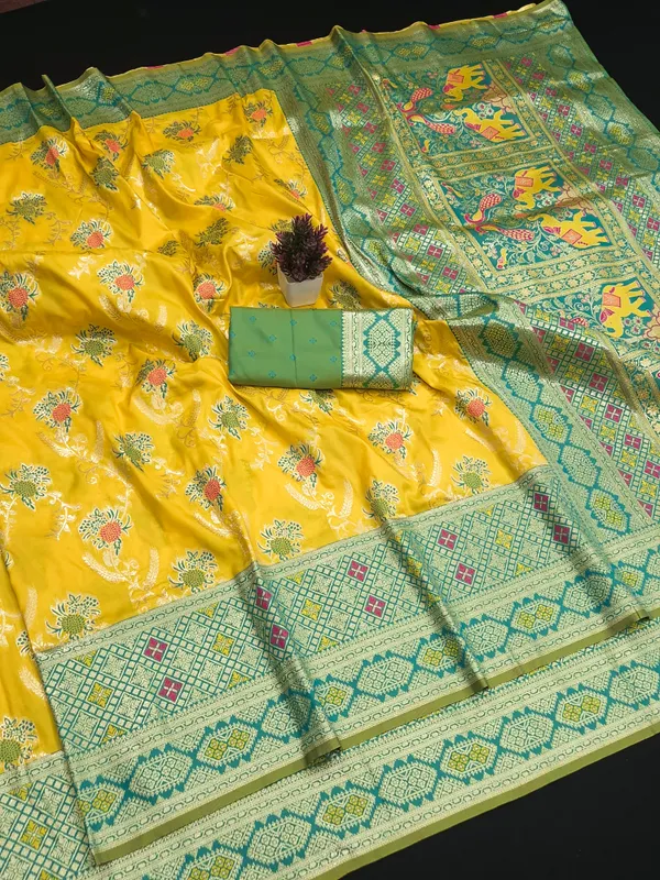 Yellow_Silk_Saree_With_Green_Printed_Border_for_Women