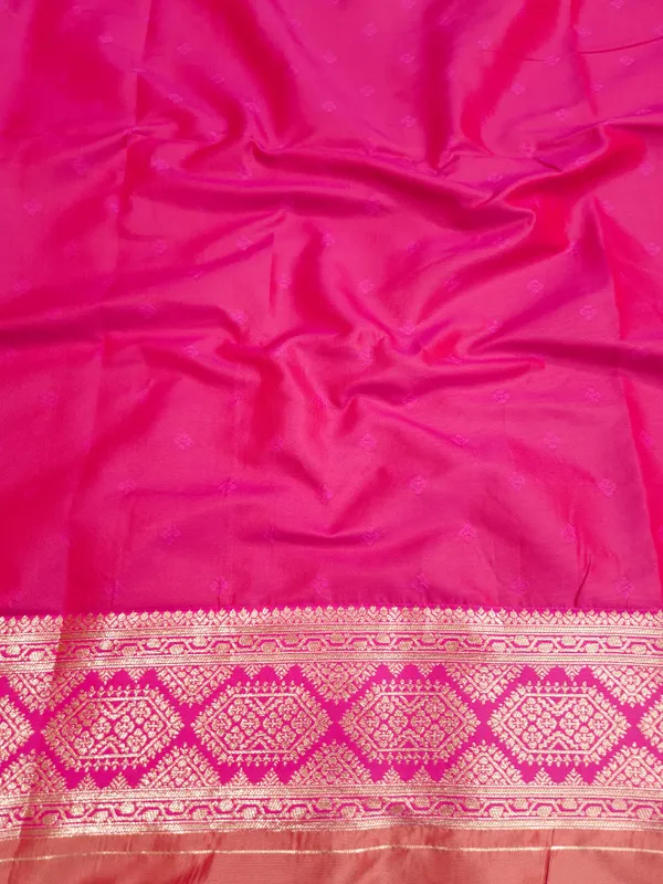 Peach_Floral_Motif_Saree_for_Women