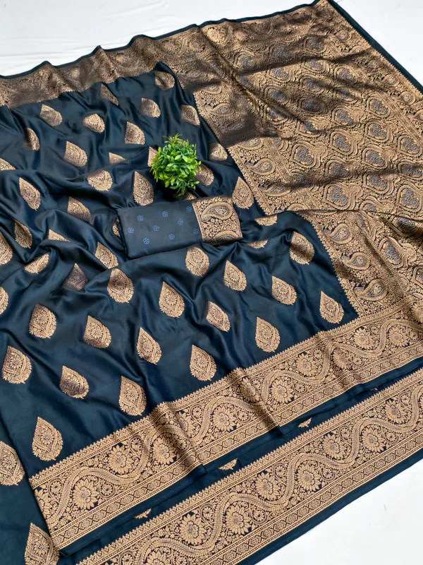 Royal_Morpich_Banarasi_Silk_Saree_with_Rich_Gold_Zari_Weaving