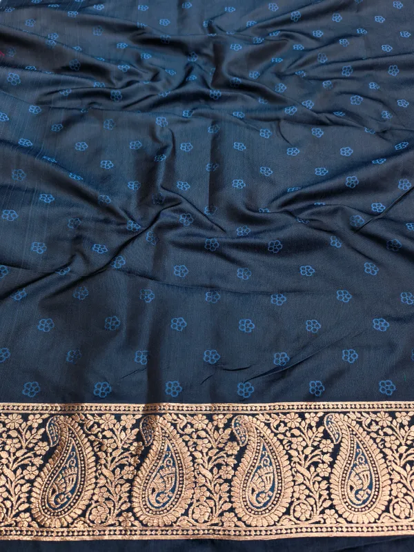 Royal_Morpich_Banarasi_Silk_Saree_with_Rich_Gold_Zari_Weaving