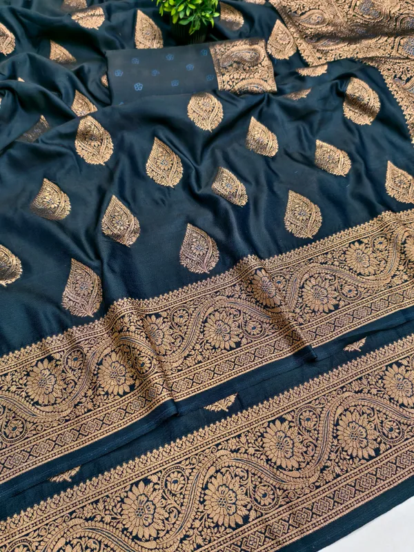 Royal_Morpich_Banarasi_Silk_Saree_with_Rich_Gold_Zari_Weaving