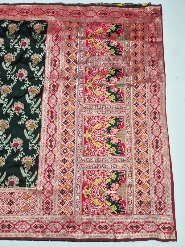 Black_Floral_Print_Saree_for_Women