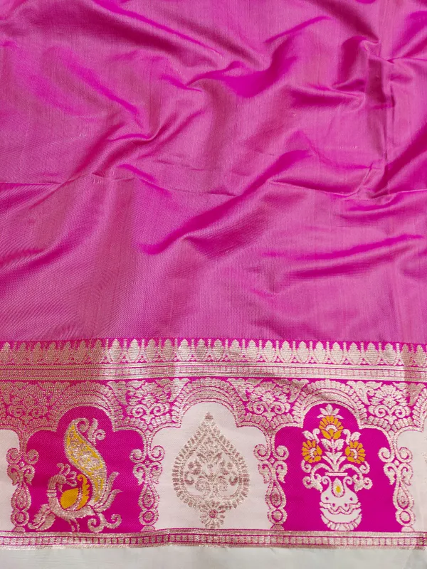 Cream_And_Pink_Banarasi_Silk_Saree_And_Unstitched_Blouse_For_Women