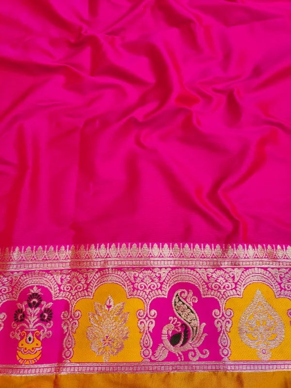 Pink_Banarasi_Silk_Saree_And_Unstitched_Blouse_For_Women