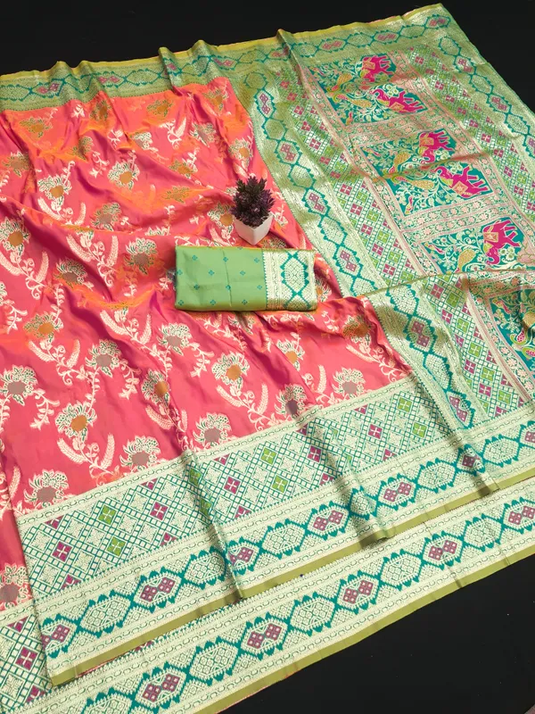 Pink_Floral_Woven_Saree_for_Women