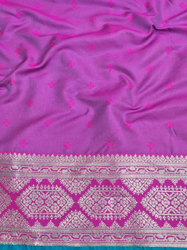 Teal_Woven_Floral_Saree_With_Elephant_Pallu_for_Women