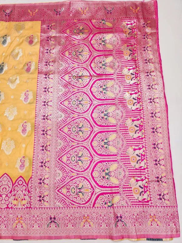 Gold_And_Pink_Banarasi_Silk_Saree_And_Unstitched_Blouse_For_Women