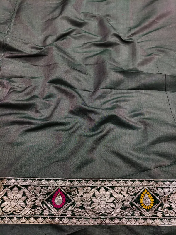 Green_Banarasi_Silk_Saree_And_Unstitched_Blouse_For_Women