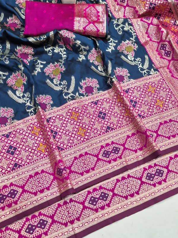 Navy_Floral_Patterned_Saree_for_Women
