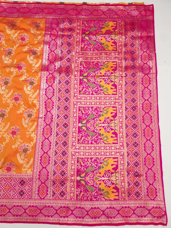 Orange_Floral_Print_Saree_With_Pink_Pallu_for_Women