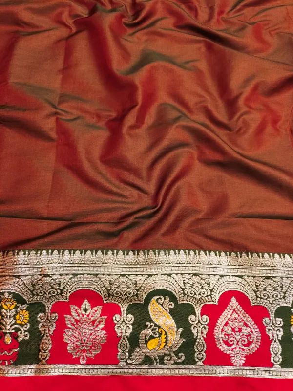 Red_And_Maroon_Banarasi_Silk_Saree_And_Unstitched_Blouse_For_Women