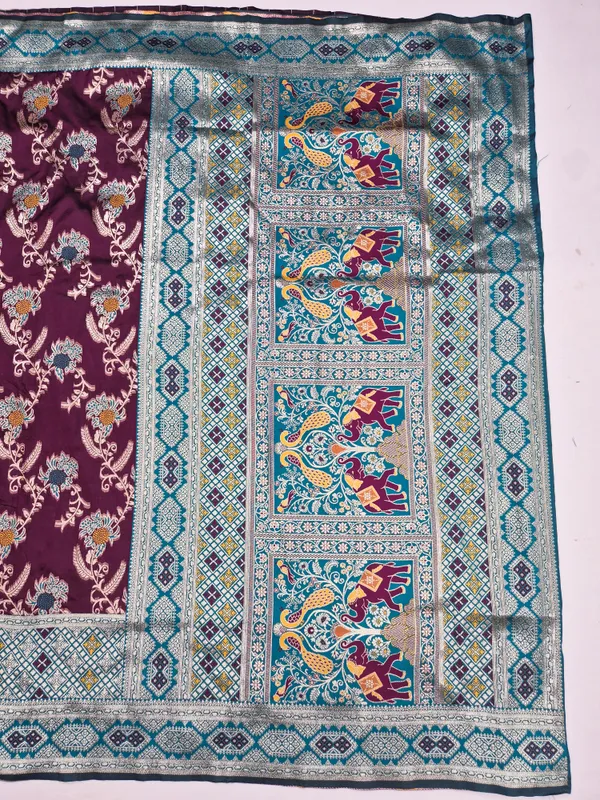 Burgundy_Printed_Saree_With_Blouse_Piece_for_Women