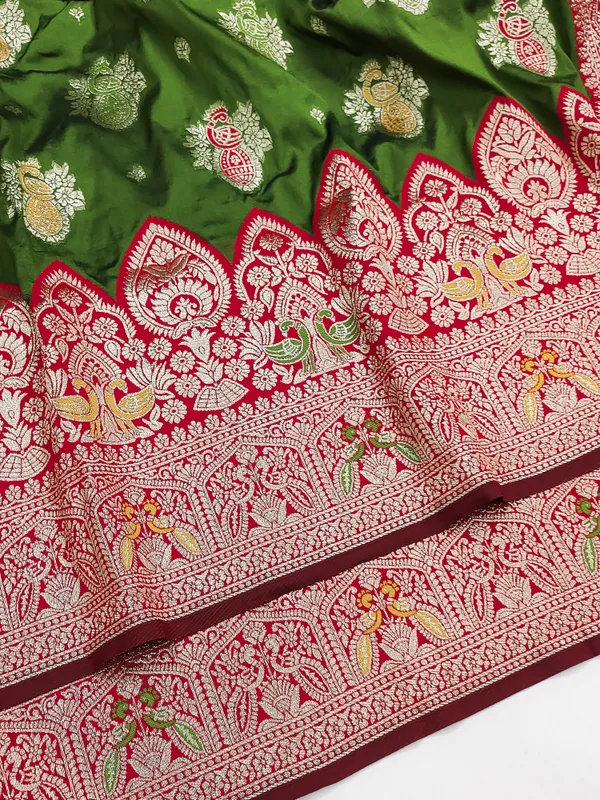 Mehendi_And_Red_Banarasi_Silk_Saree_And_Unstitched_Blouse_For_Women
