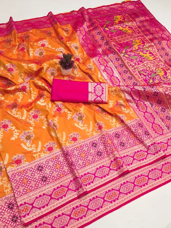 Orange_Floral_Print_Saree_With_Pink_Pallu_for_Women