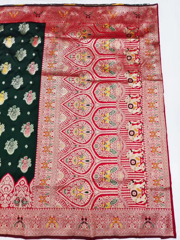 Green_And_Red_Banarasi_Silk_Saree_And_Unstitched_Blouse_For_Women