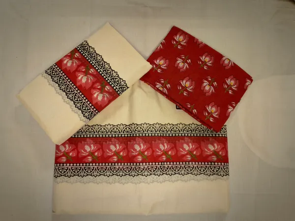 Cotton_Single_Set_Mundu_(Mundum_Neriyathum)_with_Red_Floral_Printed_(_Blouse_)_