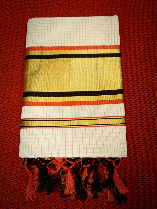 Kerala_Kasavu_Saree_With_Golden_Border_Combination_Of_Black_And_Red
