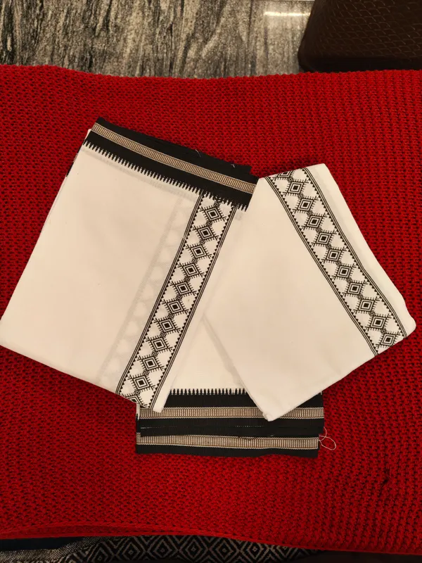 Men'S_White_Printed_Single_Mundu_/_Otta_Mundu_/_Lungi_(South_Indian_Kerala_Dhoti)